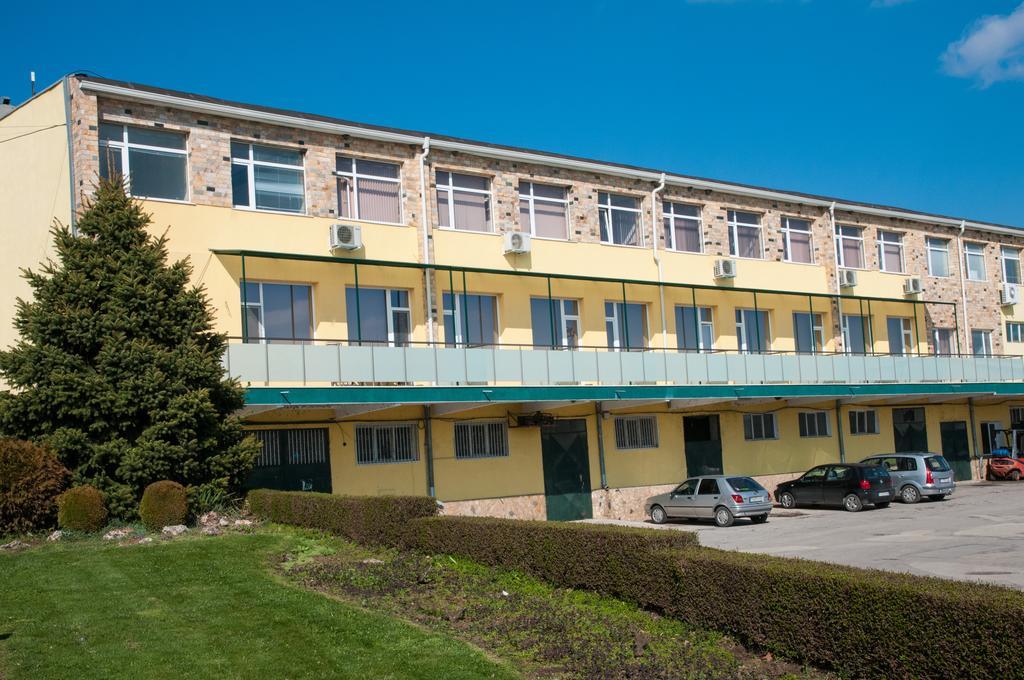 Hostel Izida 2 Dobrich Exteriör bild