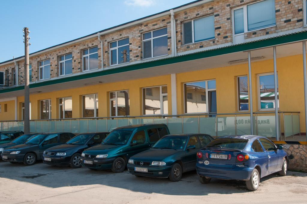 Hostel Izida 2 Dobrich Exteriör bild